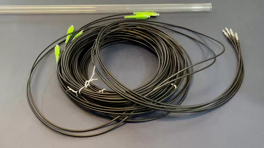 how to push the FTTH drop patch cord to the duct or through the wall